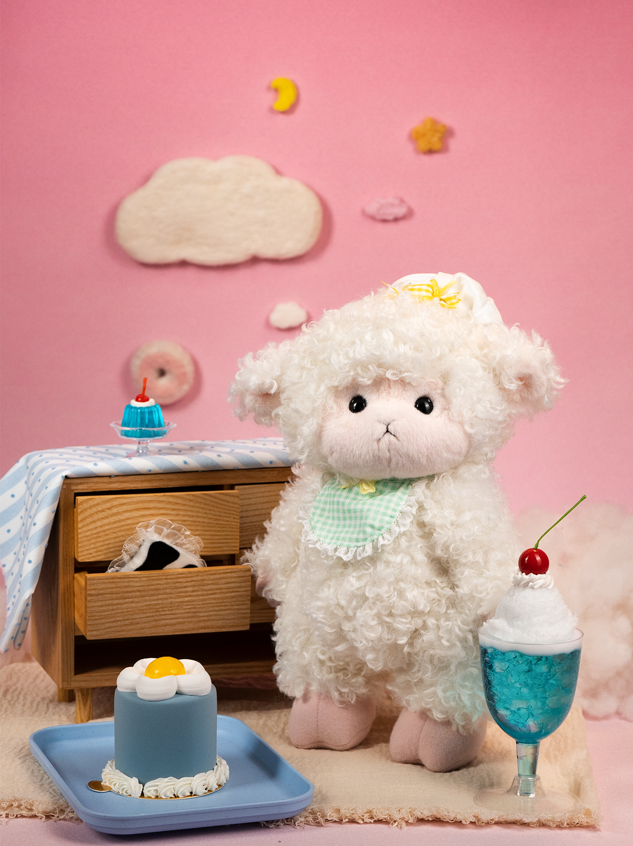 Lina Sheep With Baking Suit (30cm)