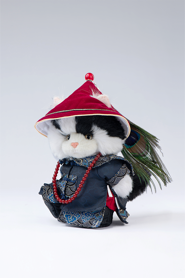 Lina Meow Obio with Embroidered Robe & Peacock Plume(20cm)